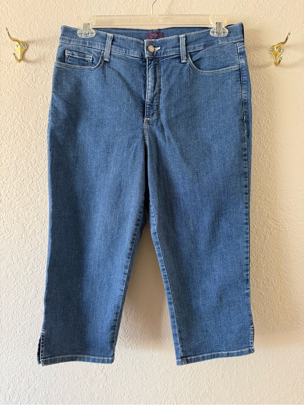 NYDJ Medium Wash Blue Denim Cropped Jeans Size 14 Crisscross Pockets Stretch EUC